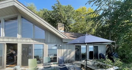 Lake MI Private Beach; fireplace, Sunsets. Close to Fishtown & Sleeping Bear