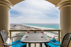 Outdoor dining - P3-1308 2B Gulf Front Condo/ Excellent Gulf Views! (Pensacola Beach)
