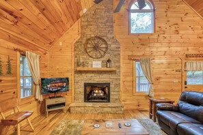 Smart TV, fireplace, DVD player