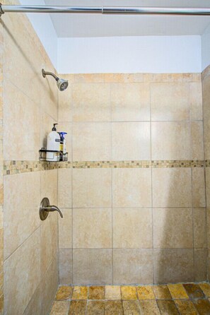 Hair dryer, towels - Large Studio 309 Little Paris 1 blk from beach (Fort Lauderdale)