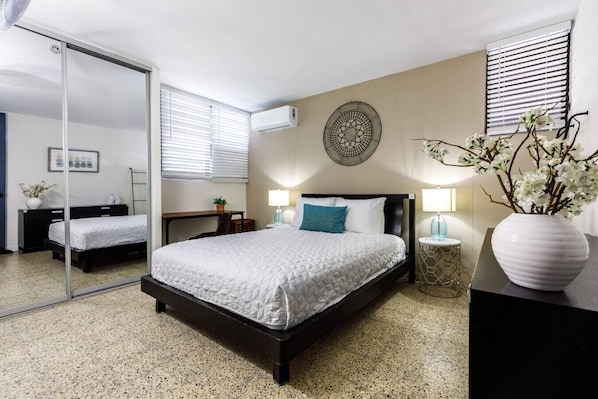 2 bedrooms, desk, iron/ironing board, WiFi