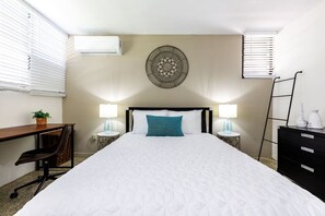 2 bedrooms, desk, iron/ironing board, WiFi