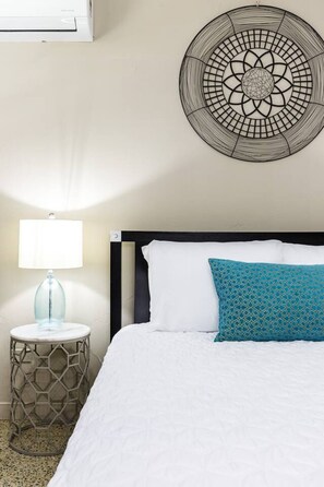 2 habitaciones, escritorio, tabla de planchar con plancha y wifi 