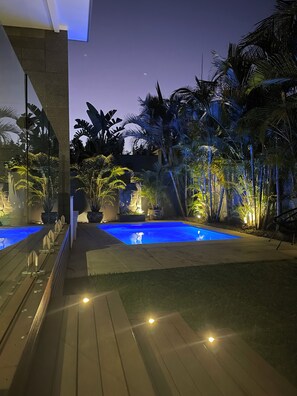 Indoor pool - Byron Bay Holiday Homes - Marie and Fred's Villa (Byron Bay)