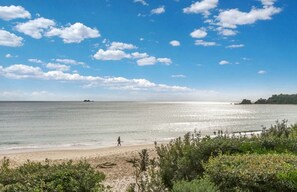 Beach nearby, beach towels - Byron Bay Holiday Homes - Marie and Fred's Villa (Byron Bay)