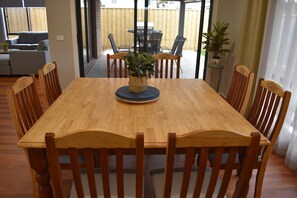 Dining - Relaxing  holiday accommodation located,close to the beach,attractions & shops. (PHILLIP ISLAND,COWES)