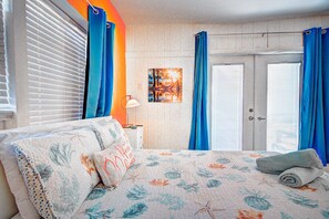 1 bedroom, desk, iron/ironing board, free WiFi - Studio 305 Little Paris 1 block to Ft. L beach (Fort Lauderdale)