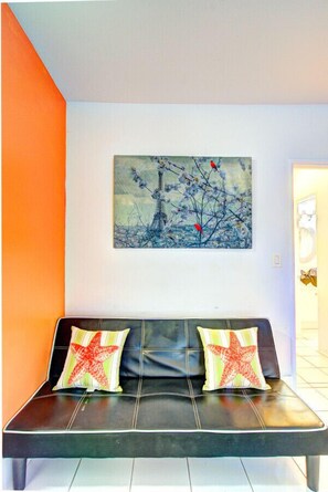 Interior - Studio 305 Little Paris 1 block to Ft. L beach (Fort Lauderdale)