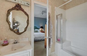 Combined shower/tub, towels, soap, shampoo