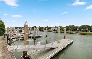 Marina - Luxury Home on Water - 5 Min. from Beach - 3 Story (Isle of Palms)