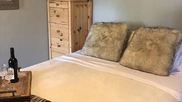 4 quartos, Wi-Fi de cortesia, roupa de cama