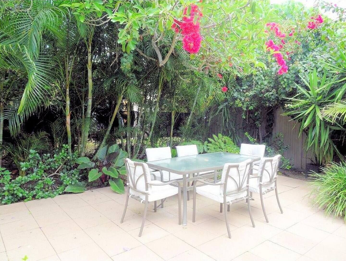 Artist’s Private Recluse - Surfers Paradise — image 16
