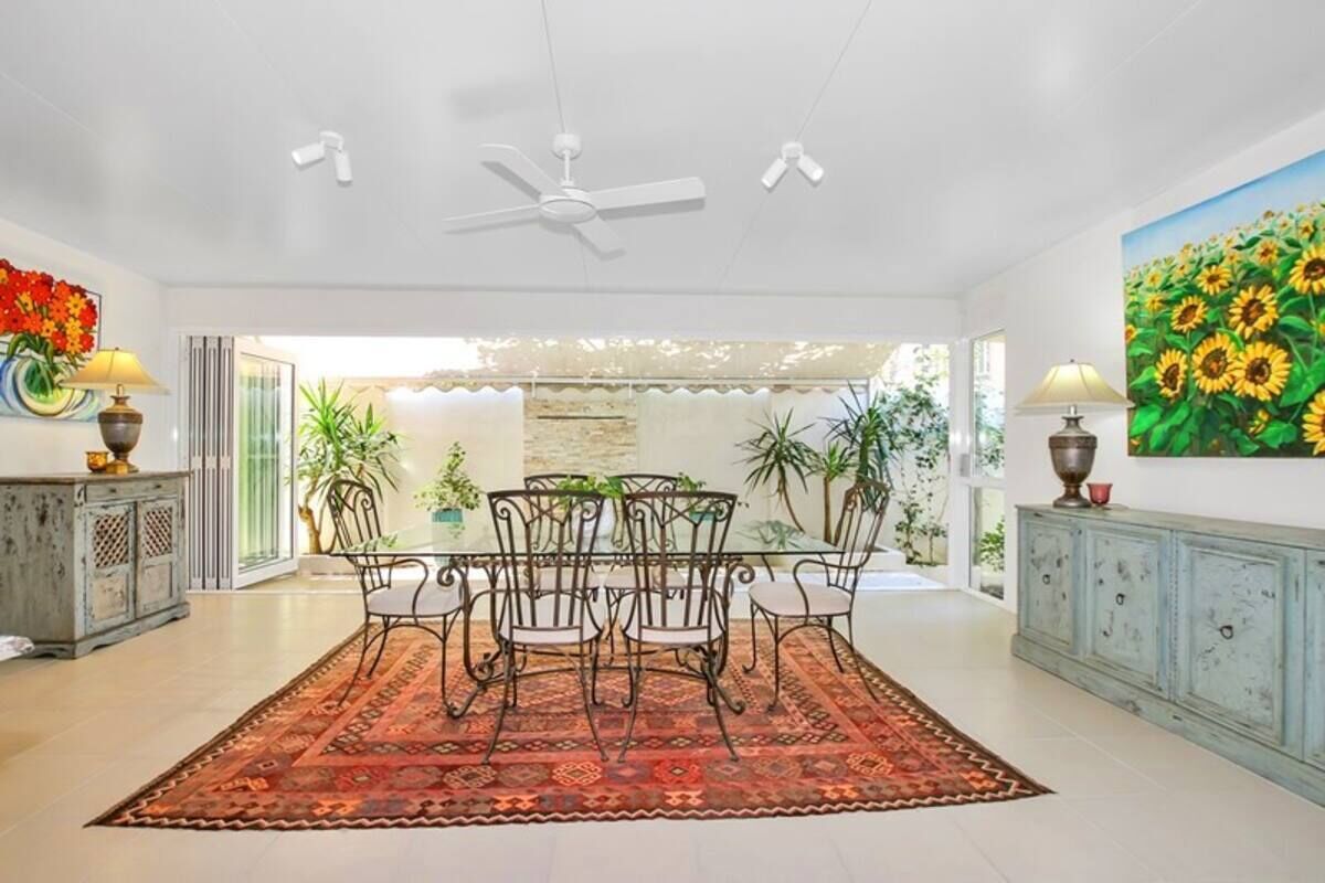 Artist’s Private Recluse - Surfers Paradise — image 2