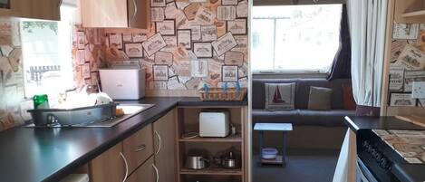 Kjøleskap, mikrobølgeovn, ovn og kokeplater