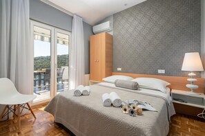 6 chambres, fer et planche à repasser, accès au Wi-Fi (inclus)
