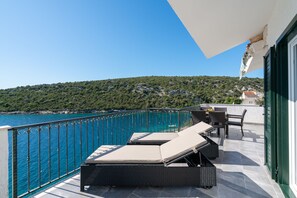 Terrace/patio - Villa Sine With Amazing Sea Panorama, Trogir - Vinišće, Croatia (Trogir - Vinišće)