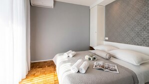 A modern hotel room with a neatly made bed, a magazine, and a flower arrangement. - Pool Villa Sine /w Panoramic Sea View, Trogir - Vinišće, Croatia (Trogir - Vinišće)