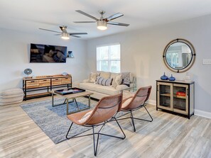 TV, Netflix, streaming services - Heated Pool Access | 5*Clean | Flex Cancelation (Tybee Island)