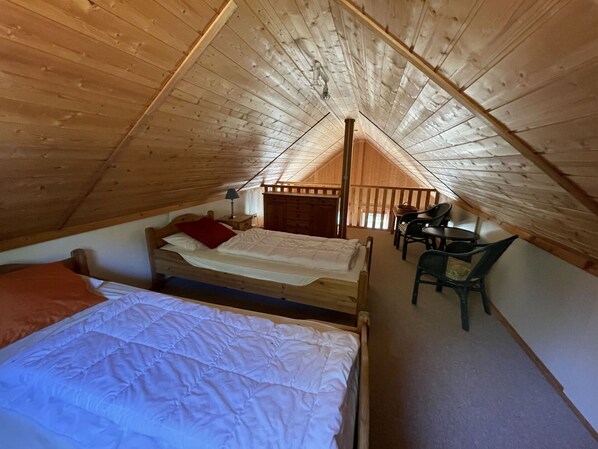 3 bedrooms, travel crib, free WiFi, bed sheets - Nice apartment in villa for 6 guests with WIFI, TV and terrace (Userin)