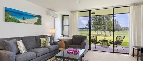 TV connectée, livres, chaîne hi-fi