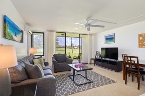 Smart-TV, Bücher, Stereoanlage