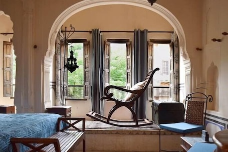 Habitación Deluxe doble | Camas supletorias, wifi gratis, ropa de cama. Vedaaranya Haveli - AM Hotel Kollection