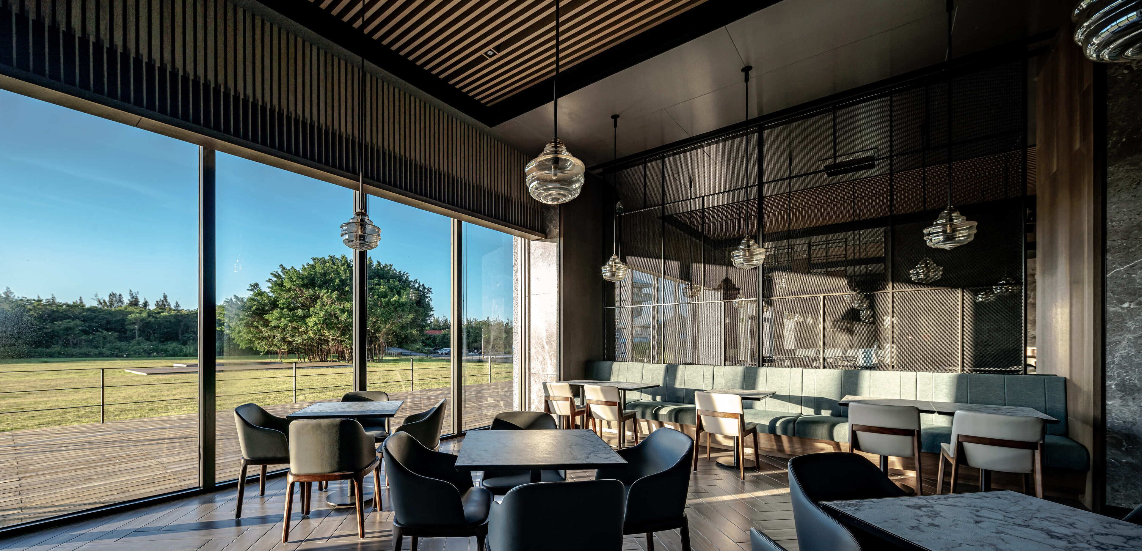 2 restaurants, breakfast, dinner served; taiwanese cuisine