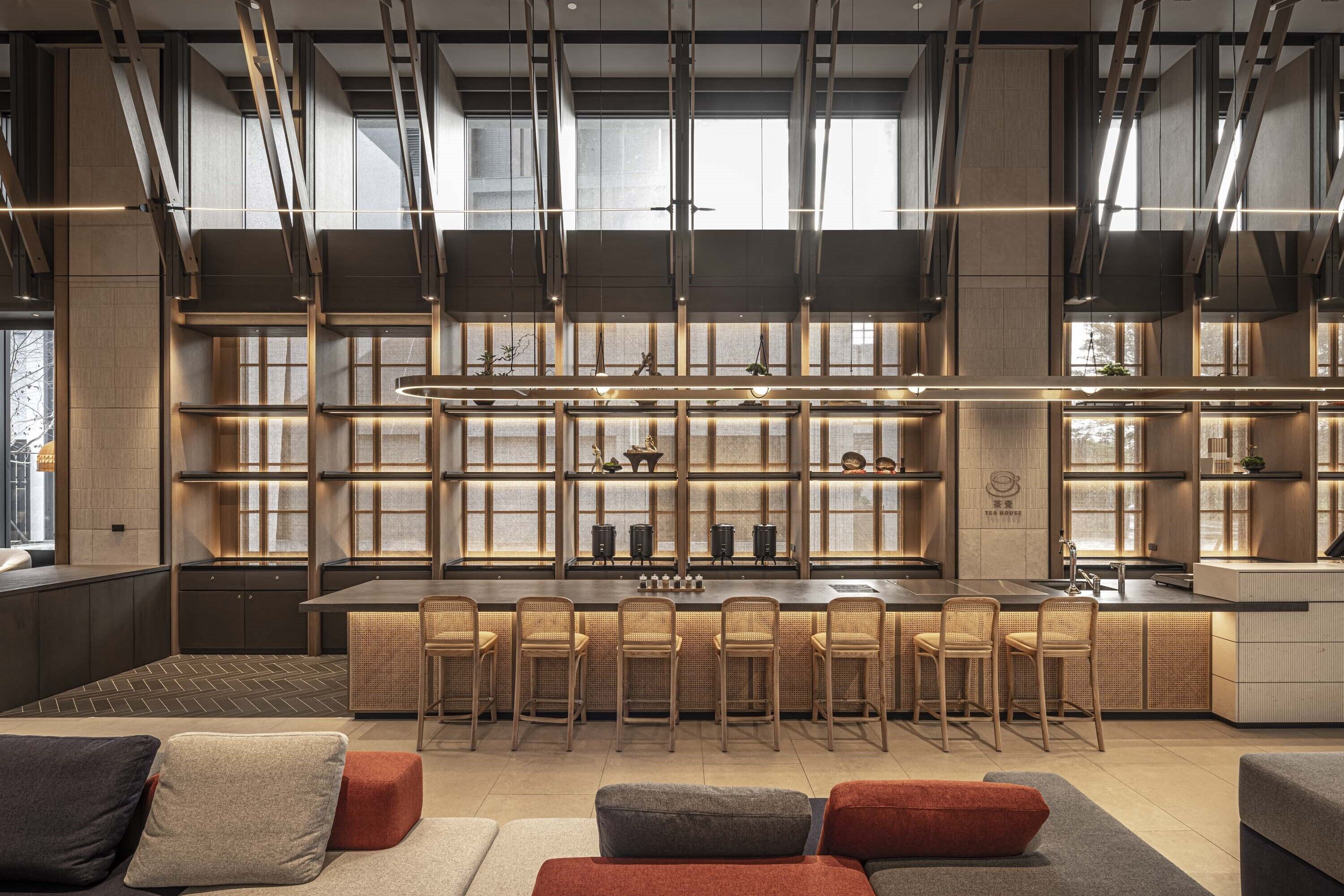 2 restaurants, breakfast, dinner served; taiwanese cuisine