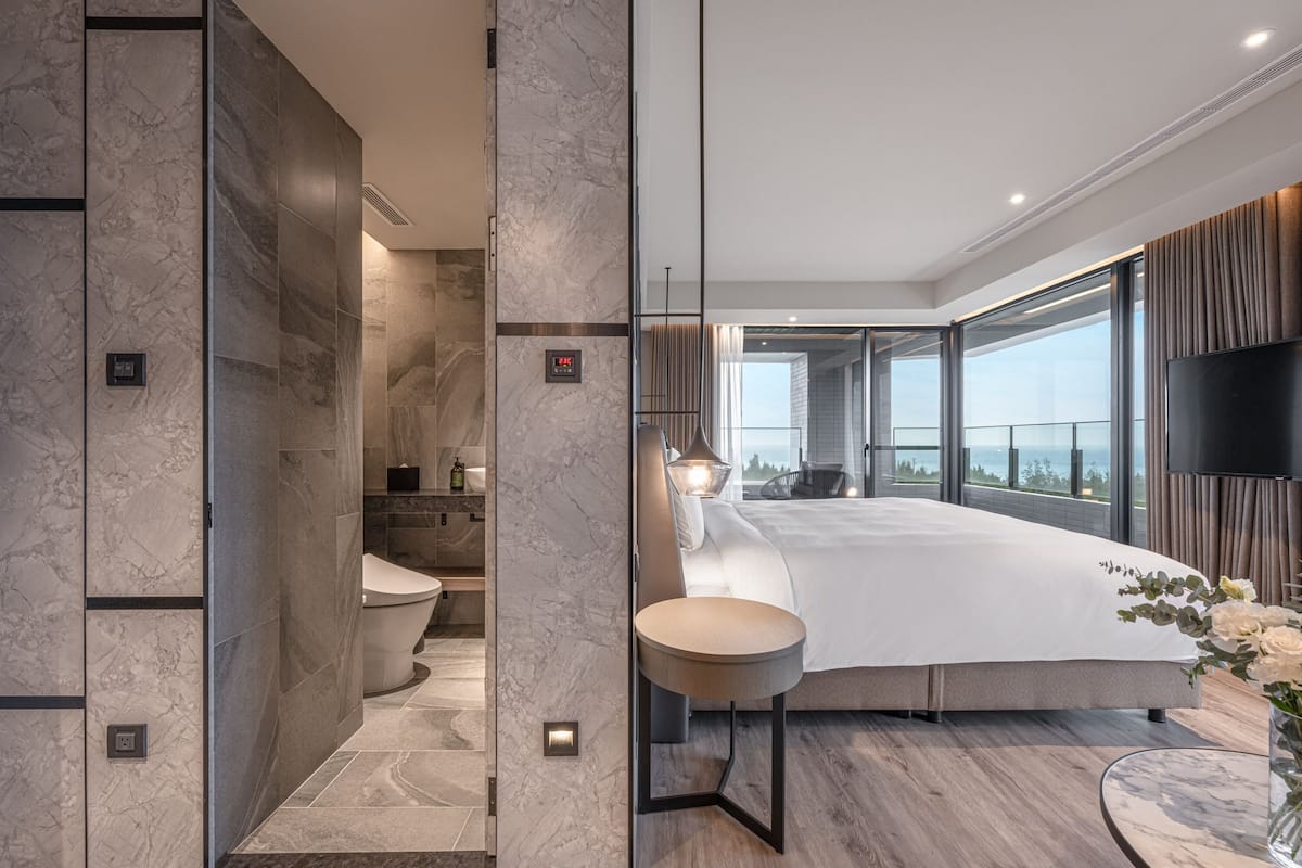 building tranquil - deluxe junior suite with ocean view | view from room