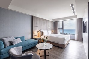 Building Tranquil - Executive Deluxe King Room with Ocean View