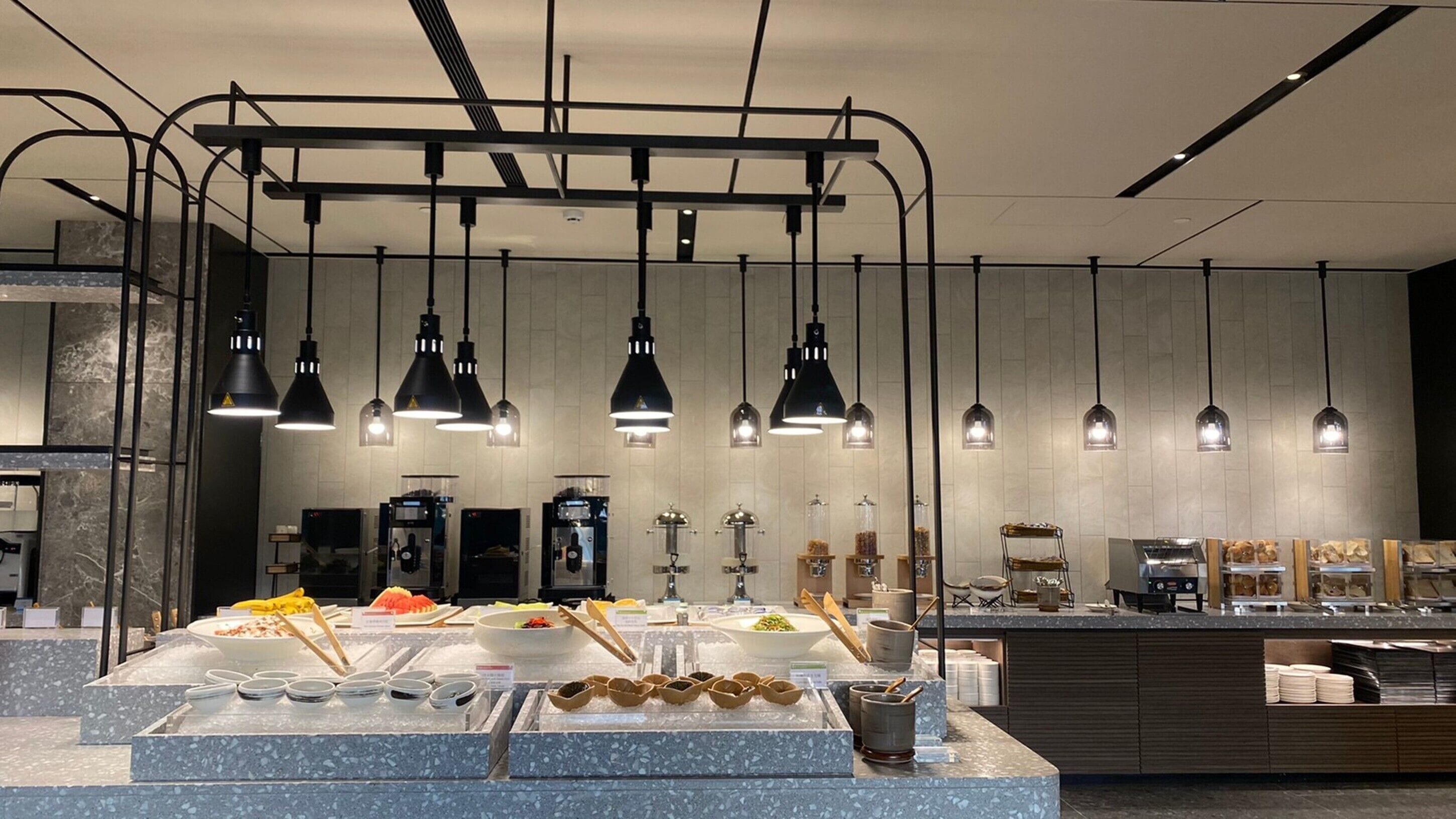 2 restaurants, breakfast, dinner served; taiwanese cuisine