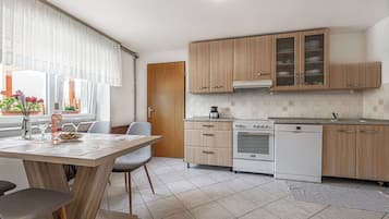 Family House, 2 Bedrooms (Mržek House with Sauna) | Private kitchen
