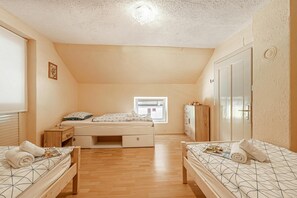 Family House, Multiple Bedrooms (Mržek House with Sauna) | 2 bedrooms, free WiFi, bed sheets - Mržek House with Sauna (Bloke)