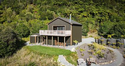 Fern Valley Cabin - Native Bush Retreat in Otaki Gorge