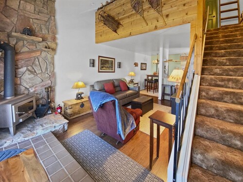 Fishing Bear Loft ,close to the lifts with Wood Burning Stove and view