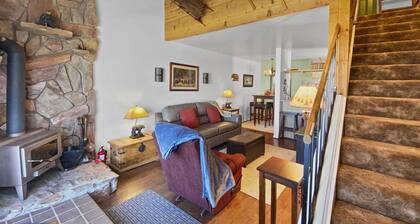 Fishing Bear Loft ,close to the lifts with Wood Burning Stove and view
