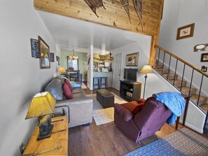 TV, fireplace