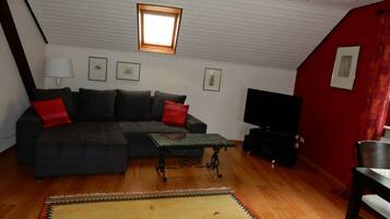 Condo | Living area | 30-inch flat-screen TV with cable channels, TV