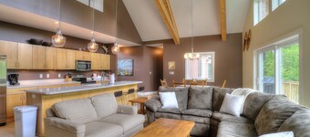 Private Chalet on Saddleback Mountain Ski Resort - Ski In / Ski Out