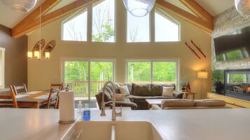 Smart TV, fireplace