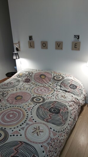 4 bedrooms, WiFi - House with pool (Mondragon)