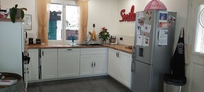 Fridge, microwave, oven, stovetop - House with pool (Mondragon)