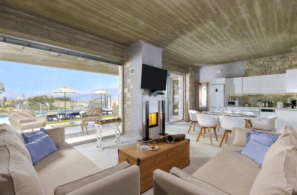 TV, fireplace, DVD player