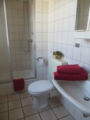 Bathroom - Rotes Ross Burghaslach (Burghaslach)