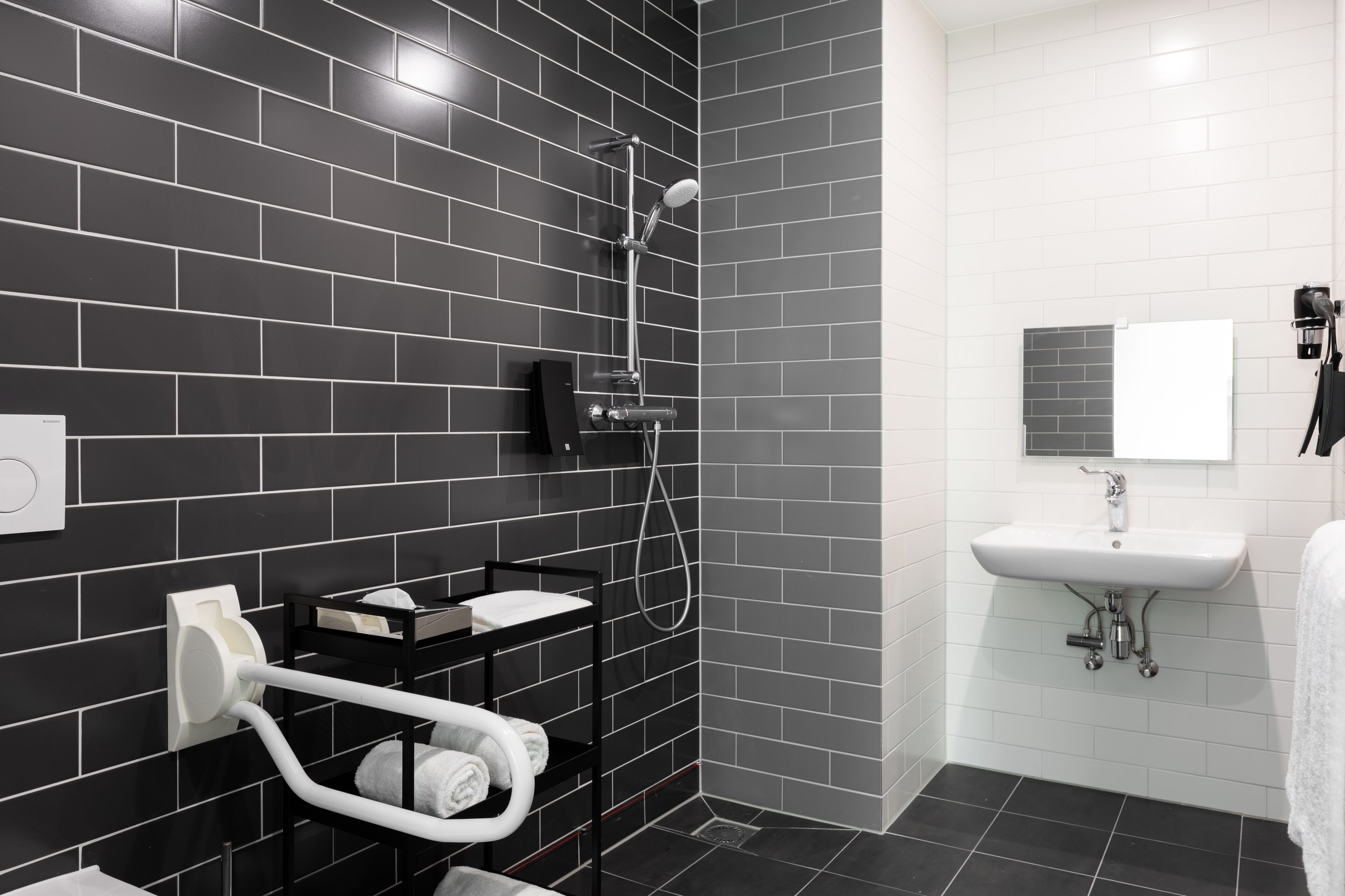 shower, rainfall showerhead, free toiletries, hair dryer