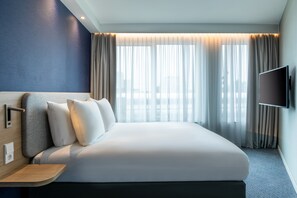 Desk, laptop workspace, blackout drapes, soundproofing - Holiday Inn Express Almere by IHG (Almere)