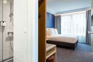 Rom – standard, 1 queensize-seng (Free Breakfast) | Skrivebord, skrivebord for bærbar PC, blendingsgardiner og lydisolert