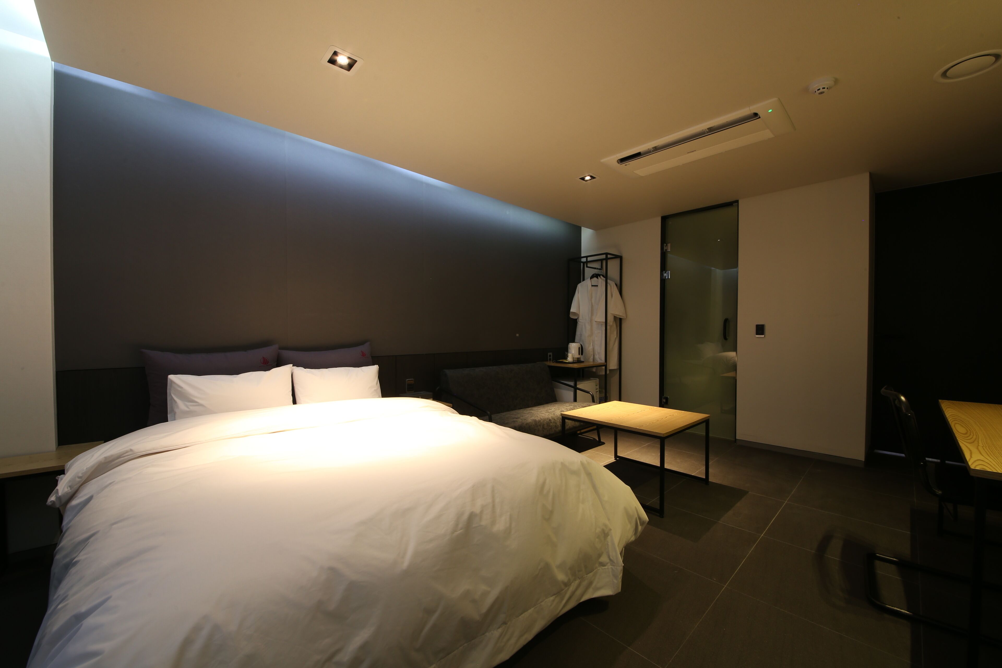 Deluxe Double Room | Premium bedding, individually decorated, desk, laptop workspace