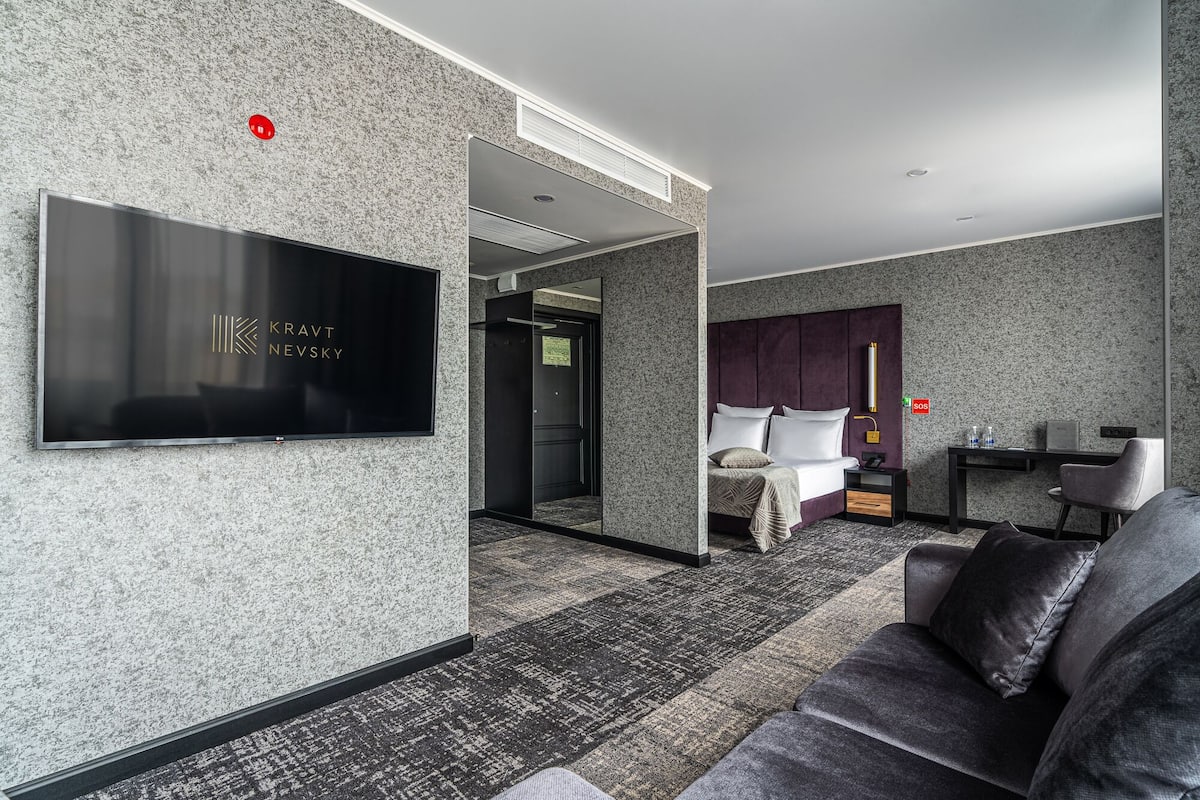 Rom – superior | Minibar, safe på rommet, skrivebord og skrivebord for bærbar PC