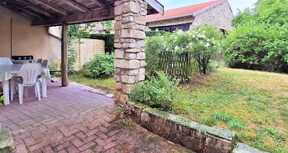 Spacious and comfortable house with terrace and garden, perfect for family or business